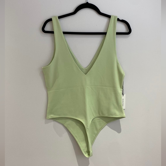 Babaton Contour V-neck Bodysuit - Picture 2 of 4
